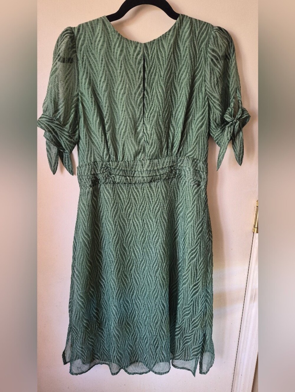 J.O.A. (Just One Answer) Woven Tie-Sleeve Midi Dress